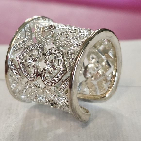 💍NEW &‎ BEAUTIFUL💍 Cuff Style Band Silver Ring Open Heart Design Size 9 - Picture 5 of 7